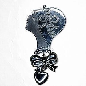 324. Pewtertone Ladyface Brooch